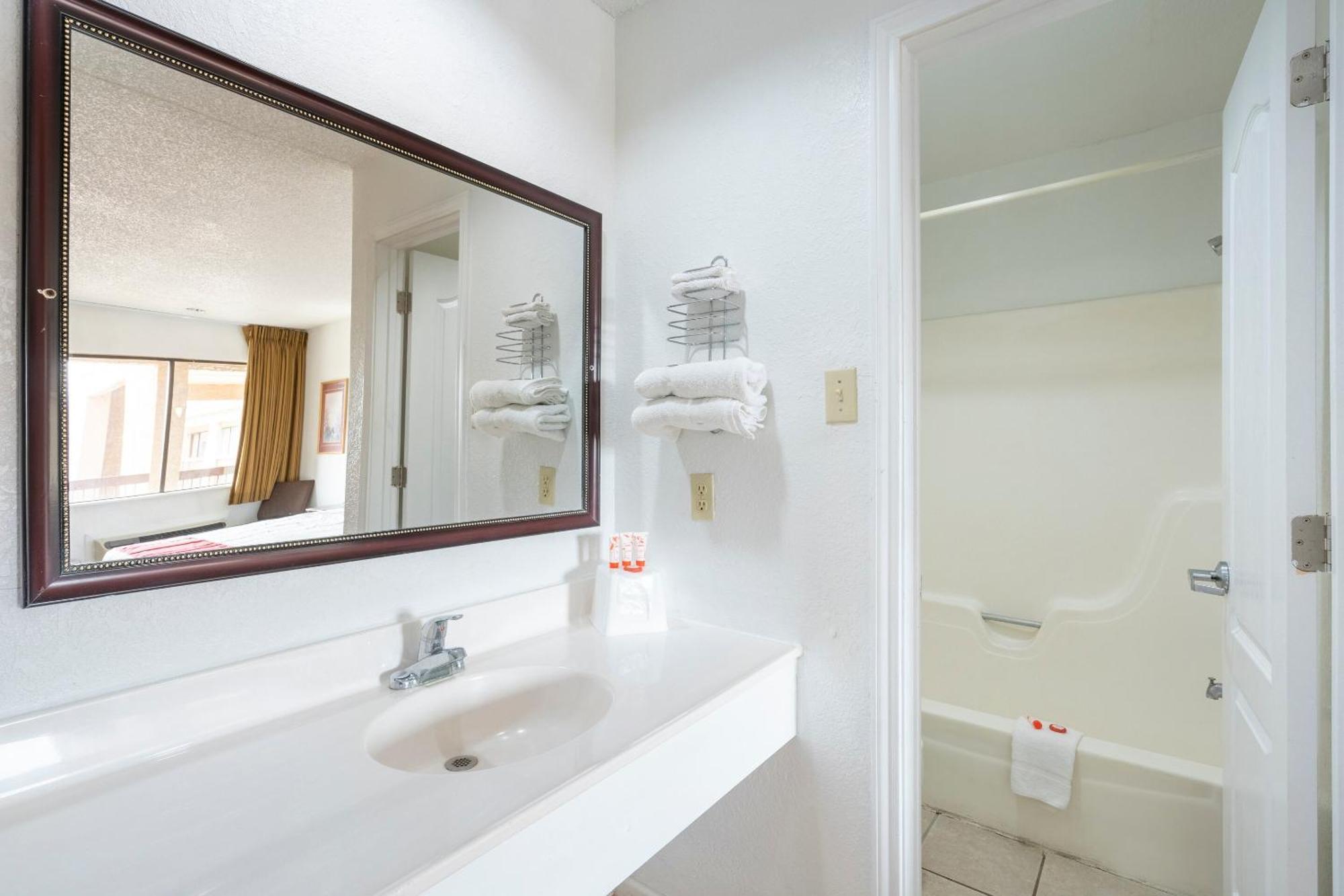 Oyo Hotel Groesbeck エクステリア 写真