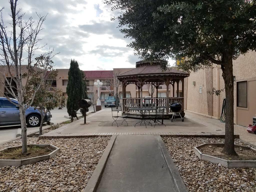 Oyo Hotel Groesbeck エクステリア 写真