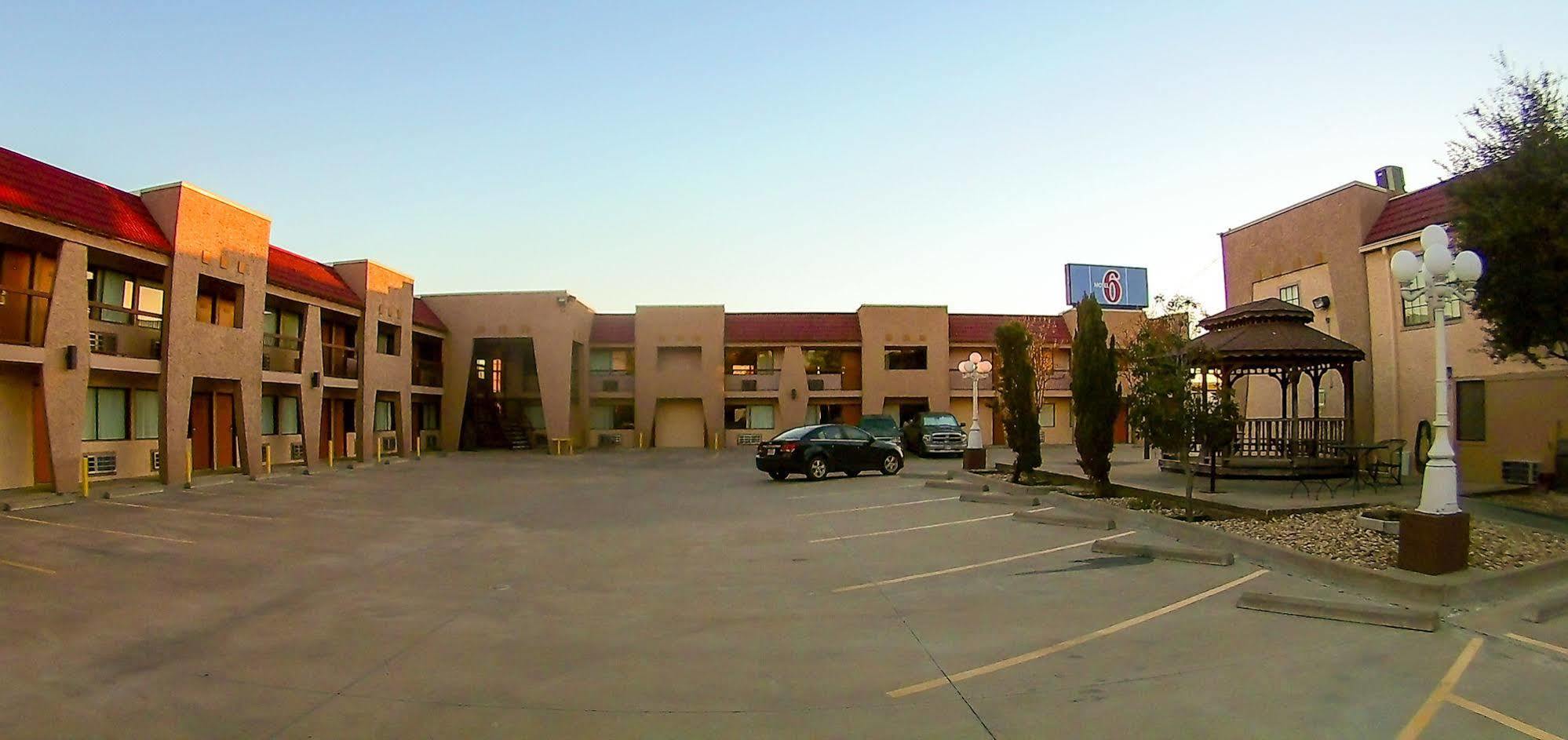 Oyo Hotel Groesbeck エクステリア 写真